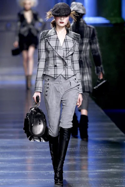 Look 25